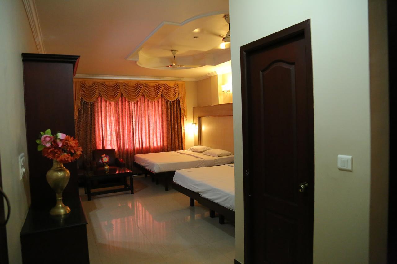 Hotel Vels Court Palni Exterior foto