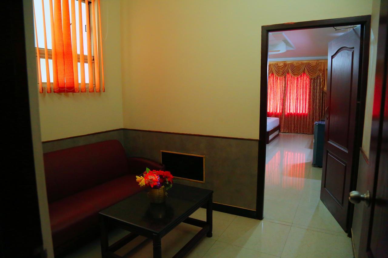 Hotel Vels Court Palni Exterior foto